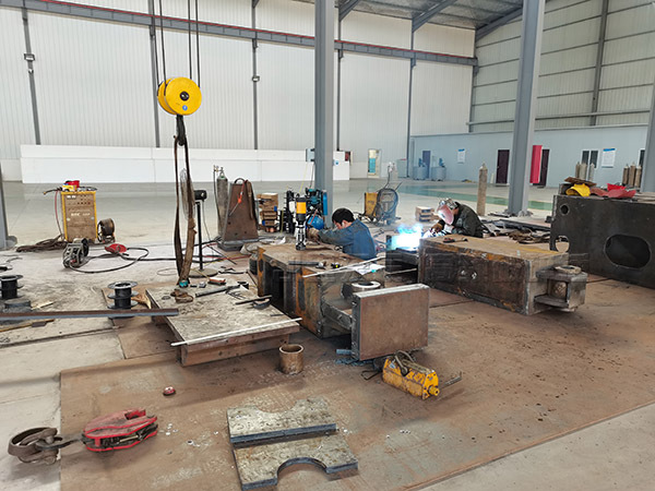 高頻破碎錘加工現(xiàn)場(chǎng)